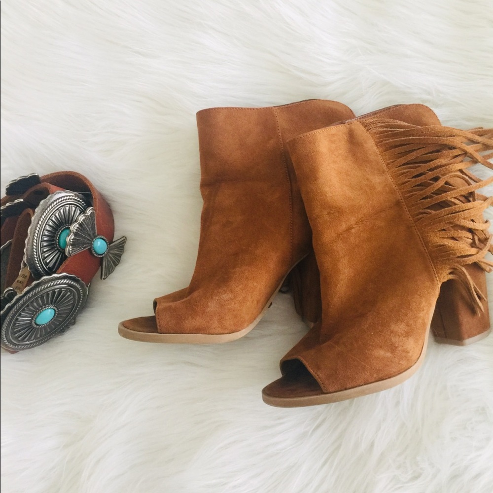 Shoes - Picture 2 of 6